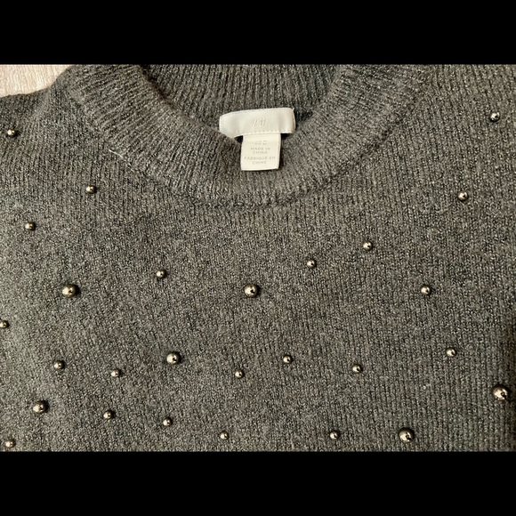 2 Gently Worn H&M sweaters - Picture 3 of 5